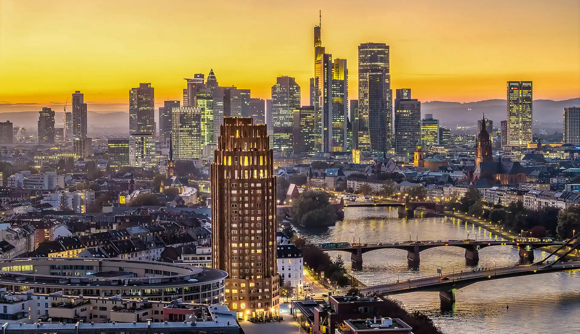 Main Plaza Suite Residenz Frankfurt – Skyline und Main